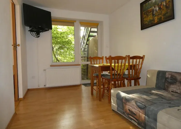 Samodzielny 2-Dwupokojowy Apartament Z Ogrodem I Garazem