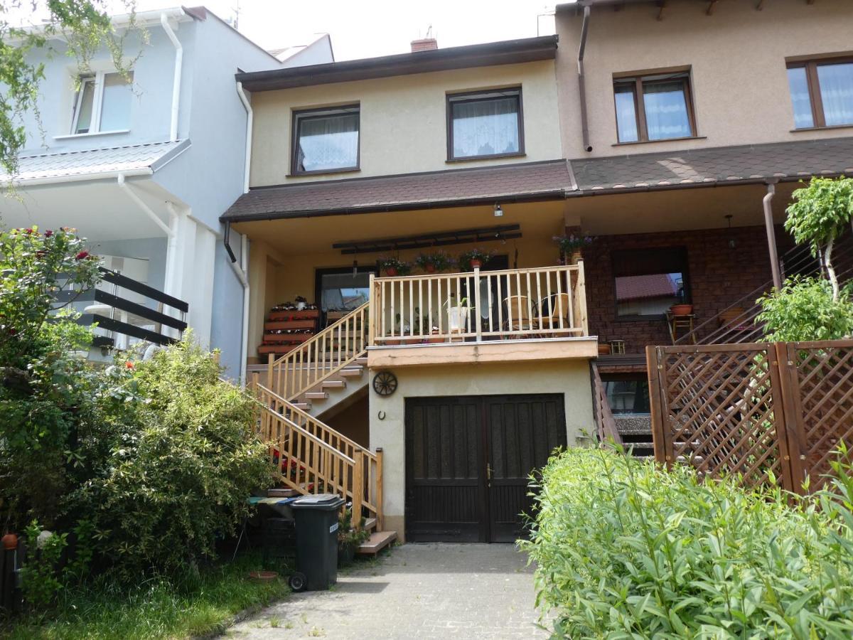 Samodzielny 2-dwupokojowy Z Ogrodem I Garazem Apartament